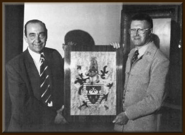 Alf and Derek with the Hackney coat of arms plaque 4